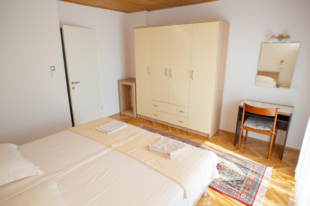 Apartments & Rooms Peranic Novalja Eksteriør bilde